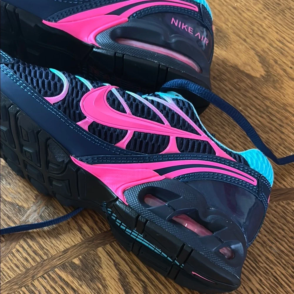 Nike Blue and Pink Athletic Shoes with Cushioned Sole - Picture 8 of 11